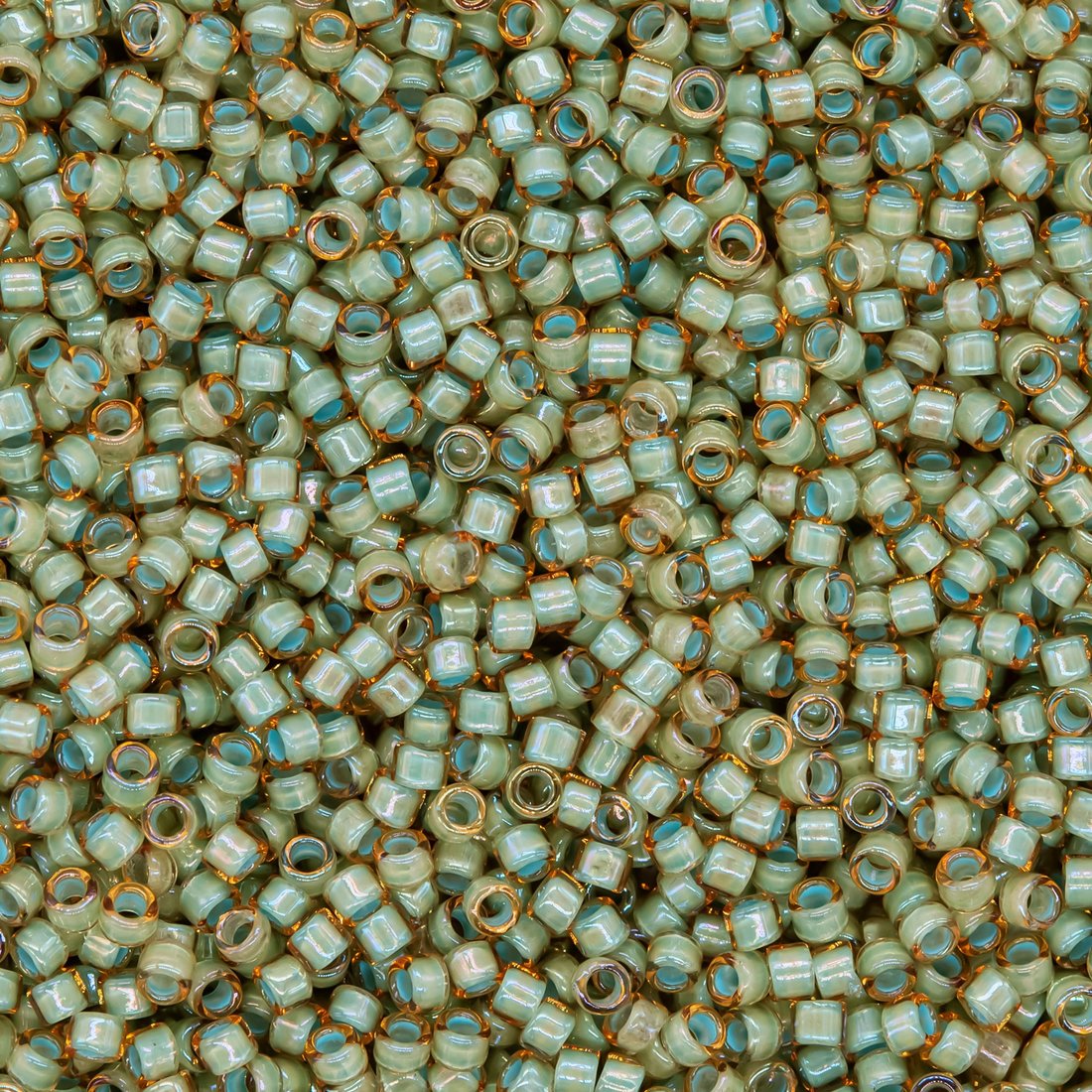 Японский бисер TOHO Treasure (№952), окрашенный изнутри прозрачный