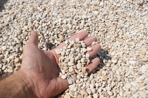 Галька камень морской Каспийский образец в руке 5-10мм
