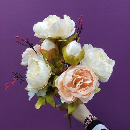 Букет с пионами