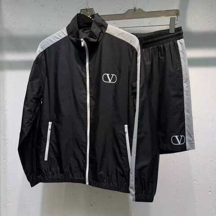 Прогулочный костюм Valentino