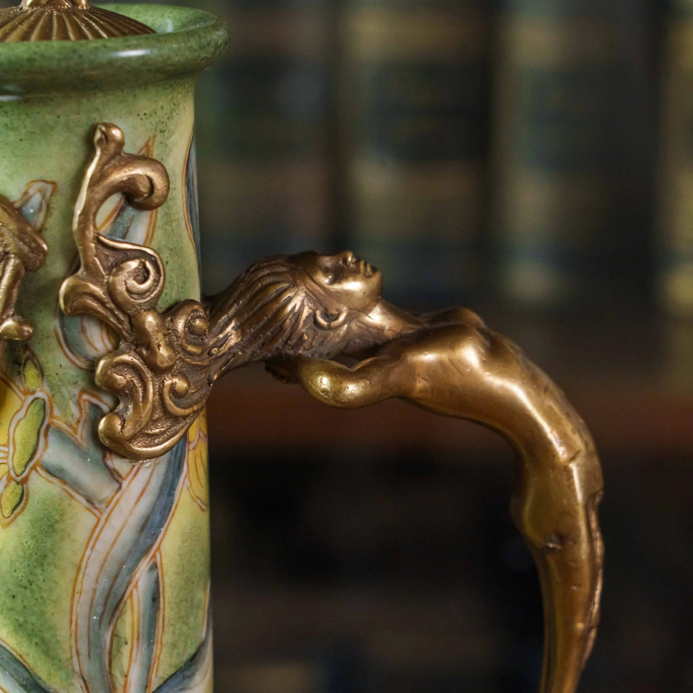 Кувшин в стиле Ар Нуво