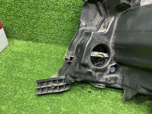 Битая Фара правая Land Cruiser 200 (15-21) LED