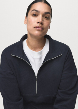 Толстовка с высоким воротником и молнией