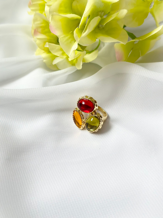 Кольцо с цветными вставками из ювелирной смолы, оттенки: красный, желтый, хаки