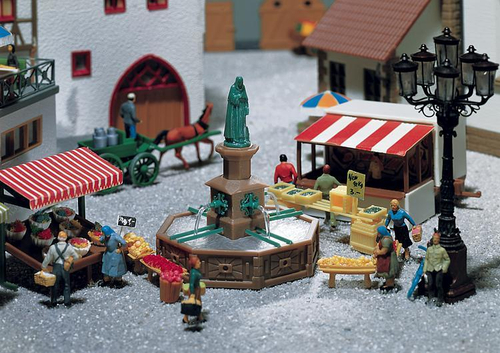 Фонтан и Статуя