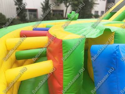 Надувная полоса препятствий "Мощный лабиринт" размер 15*8*6 м