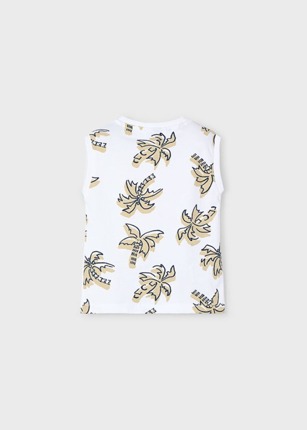 две футболки с шортами