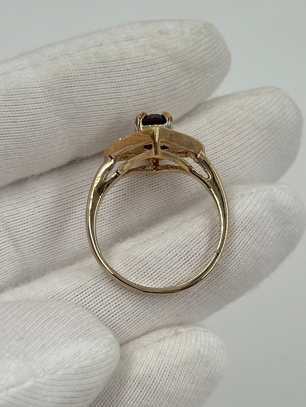 Кольцо с кристаллами