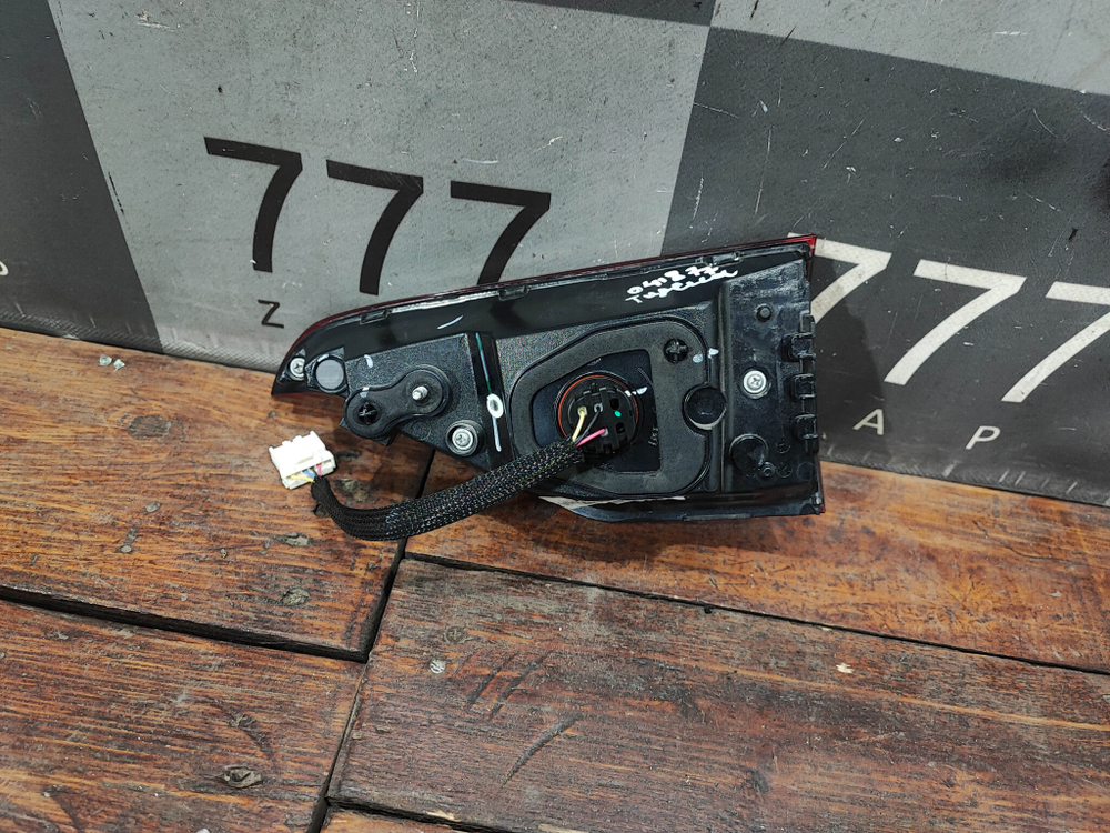 Фонарь задний левый Geely Tugella 19-нв Б/У Оригинал 7057019300