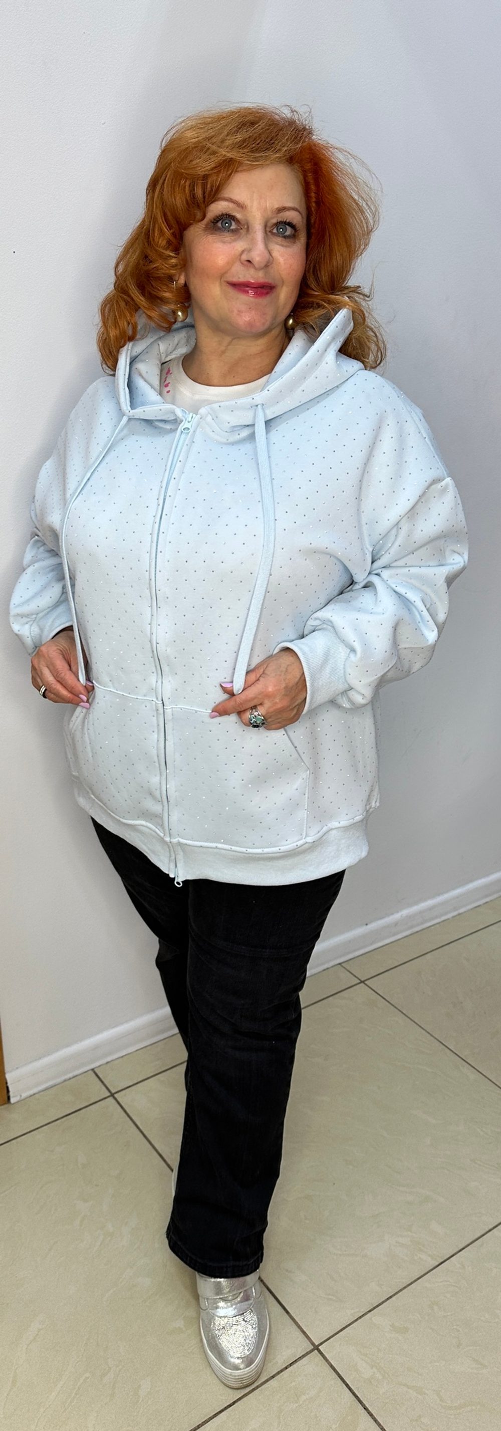 Бомбер-жакет со стразами в голубом цвете