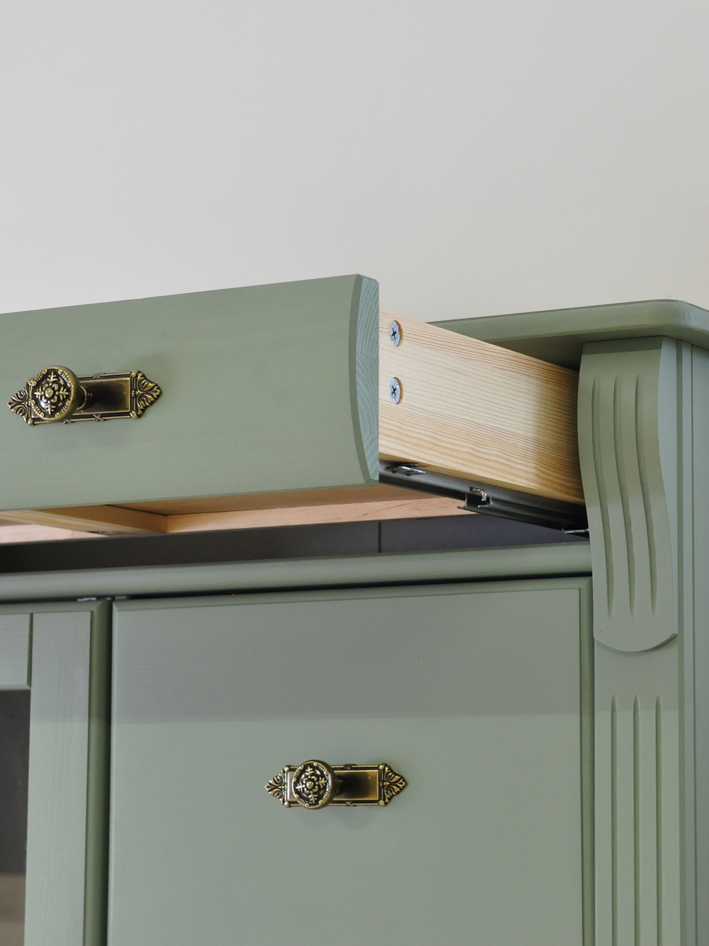 Комод Сюзанна из массива сосны с 5-ю ящиками