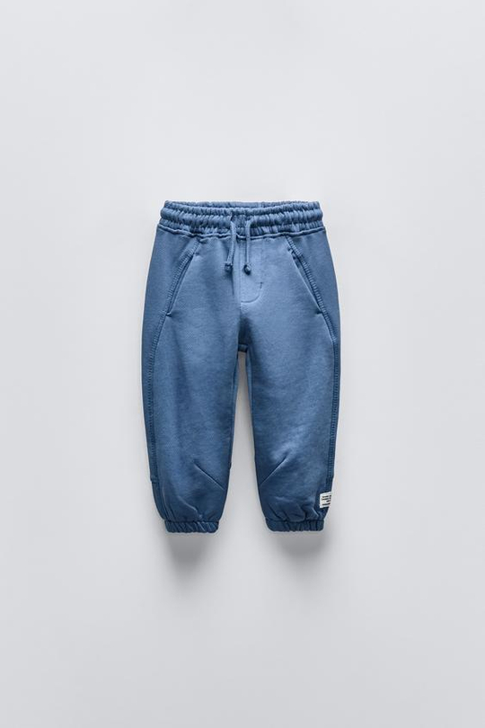ZARA БРЮКИ ИЗ МЯГКОЙ ТКАНИ С НАШИВКОЙ, ЛИНЯЛЫЙ СИНИЙ