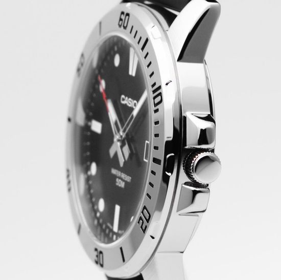 часы японского бренда Casio модель MTP-VD01-1EVUDF Casio
