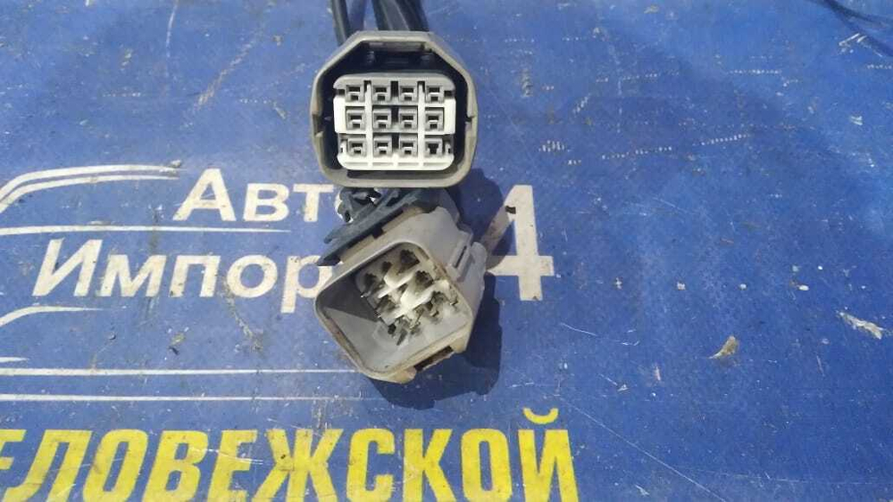 Замок двери передней левой TOYOTA HARRIER 2000