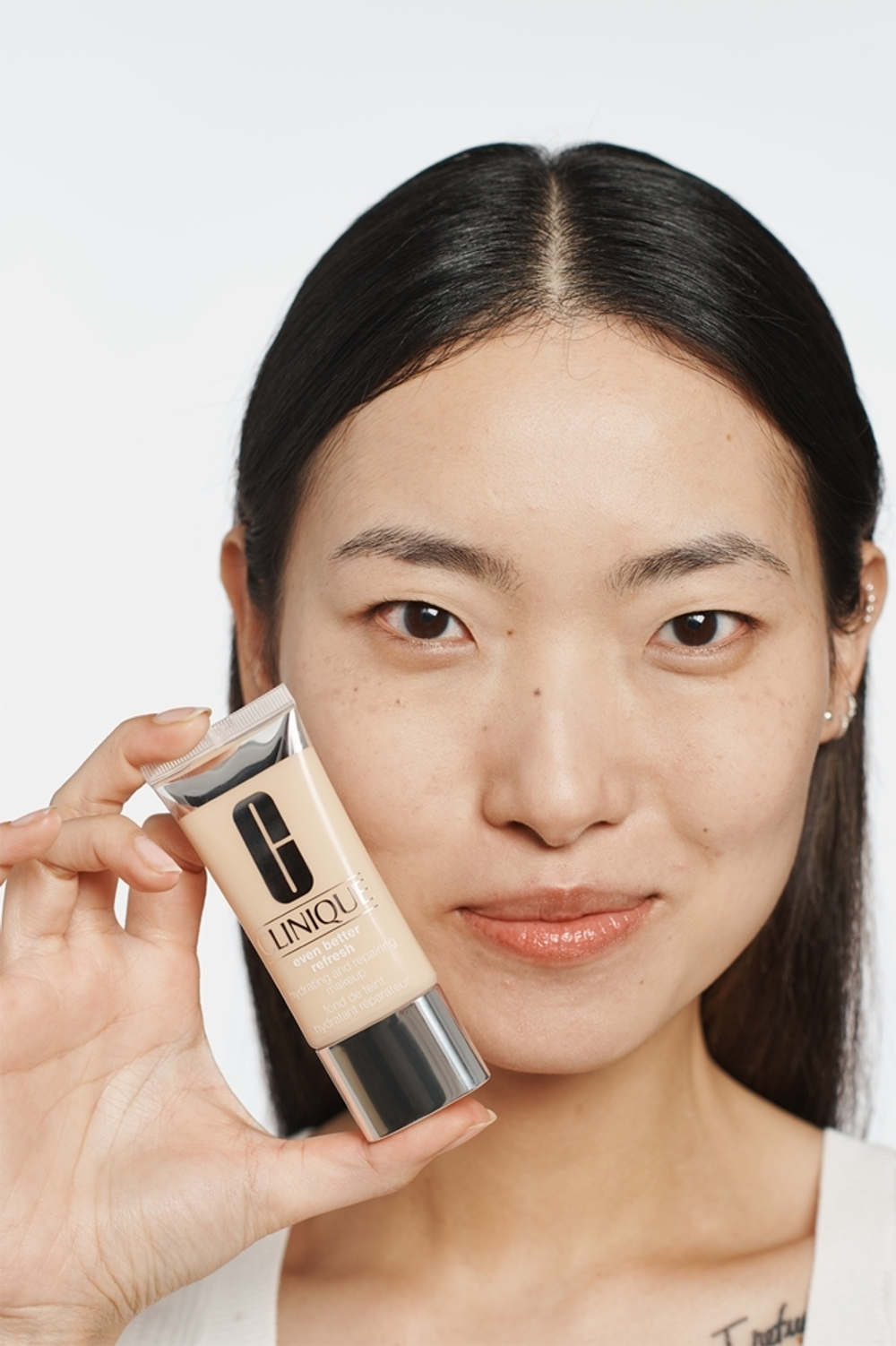 Clinique Even Better Refresh Hydrating and Repairing Makeup - Увлажняющий тональный крем с разглаживающим эффектом, 30 ml
