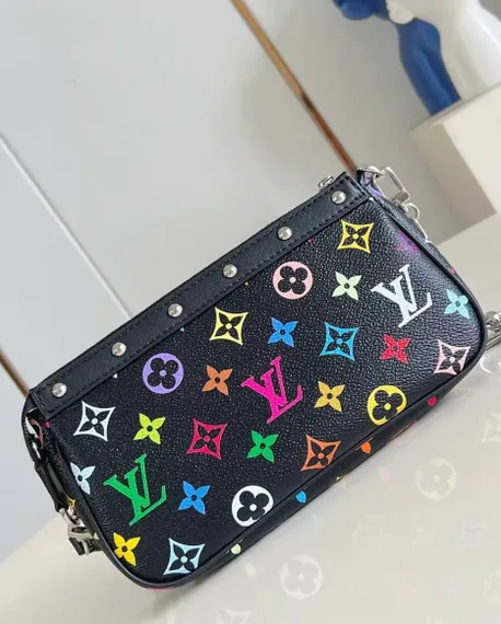 Клатч Louis Vuitton x TM клатч Pochette Accessoires