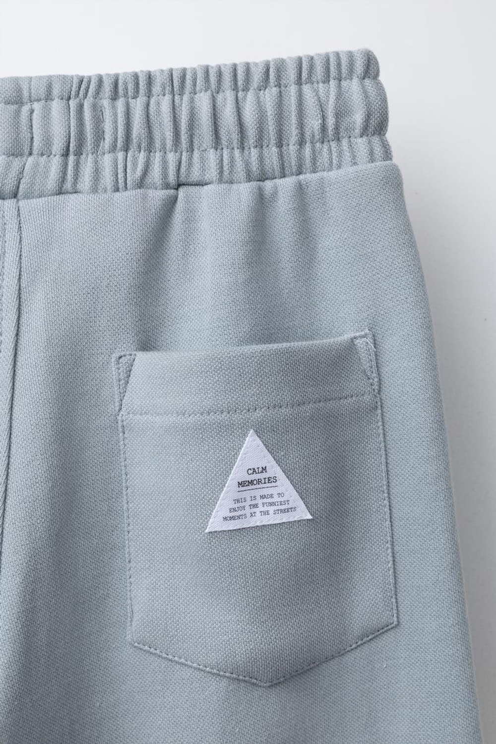 ZARA КОМПЛЕКТ ИЗ ФУТБОЛКИ И БРЮК, ЖЕМЧУЖНО-СЕРЫЙ