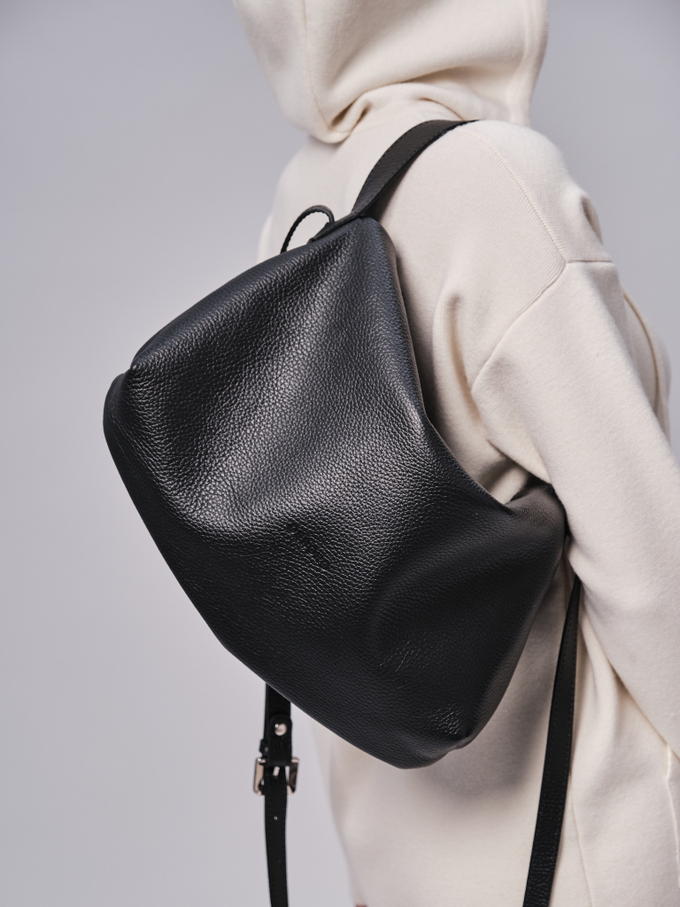 Сумка кожаная на плечо багет черная