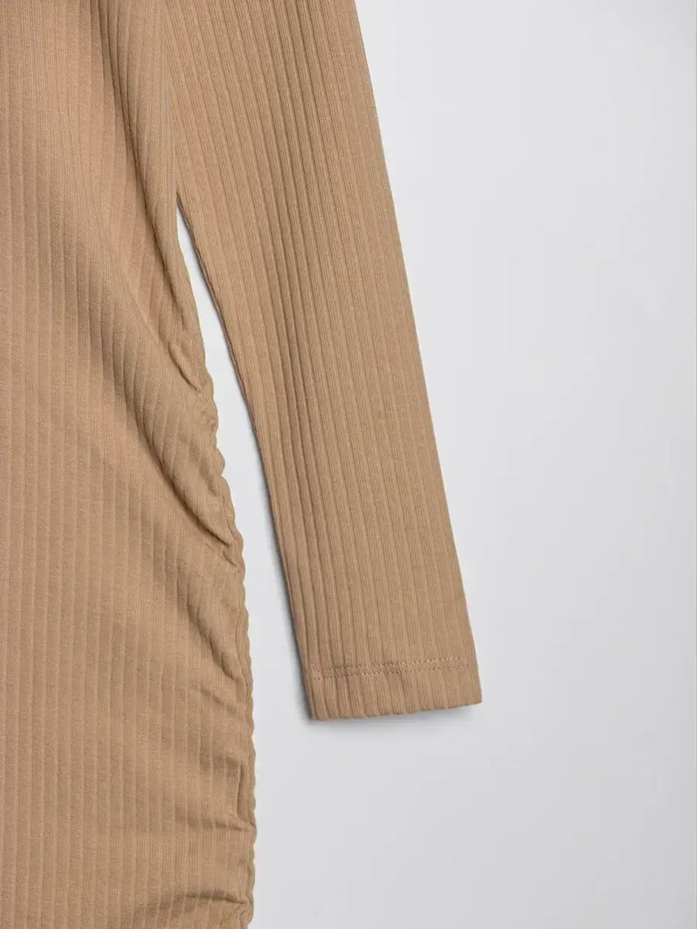 Платье-водолазка для девочки обтягивающее на осень