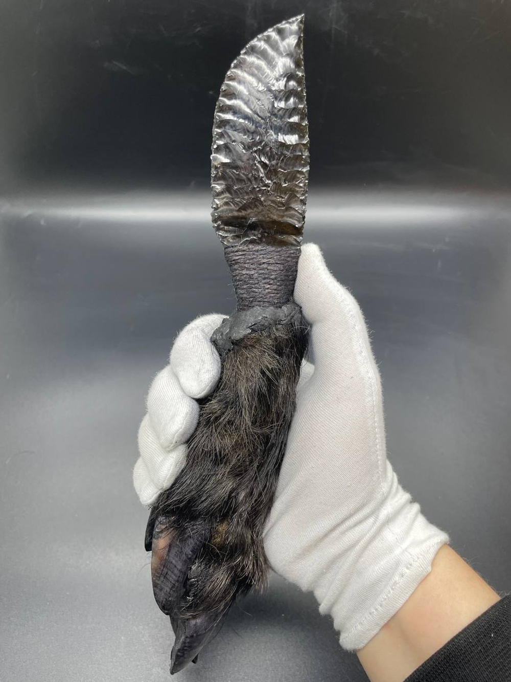 Обсидиановый нож с рукоятью копыта вепря 26 см