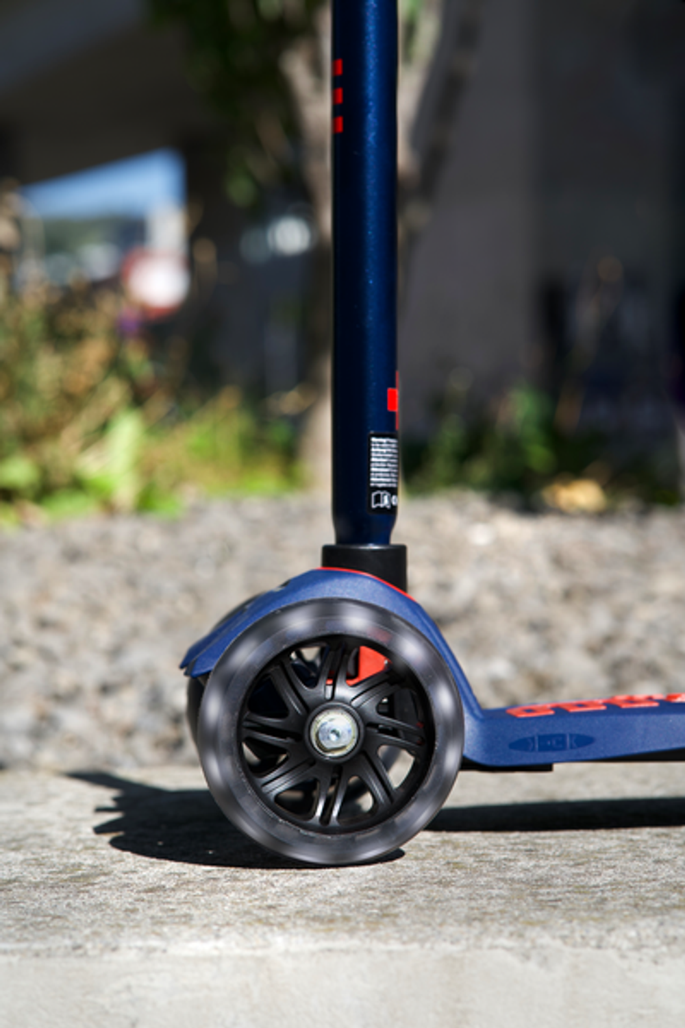 Самокат Maxi Micro Deluxe Pro LED синий/красный