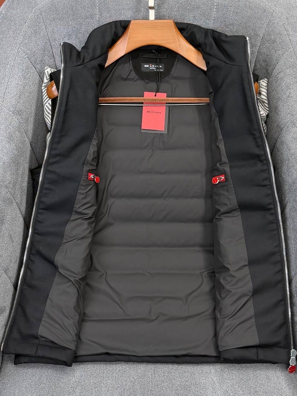 Пуховый жилет Kiton