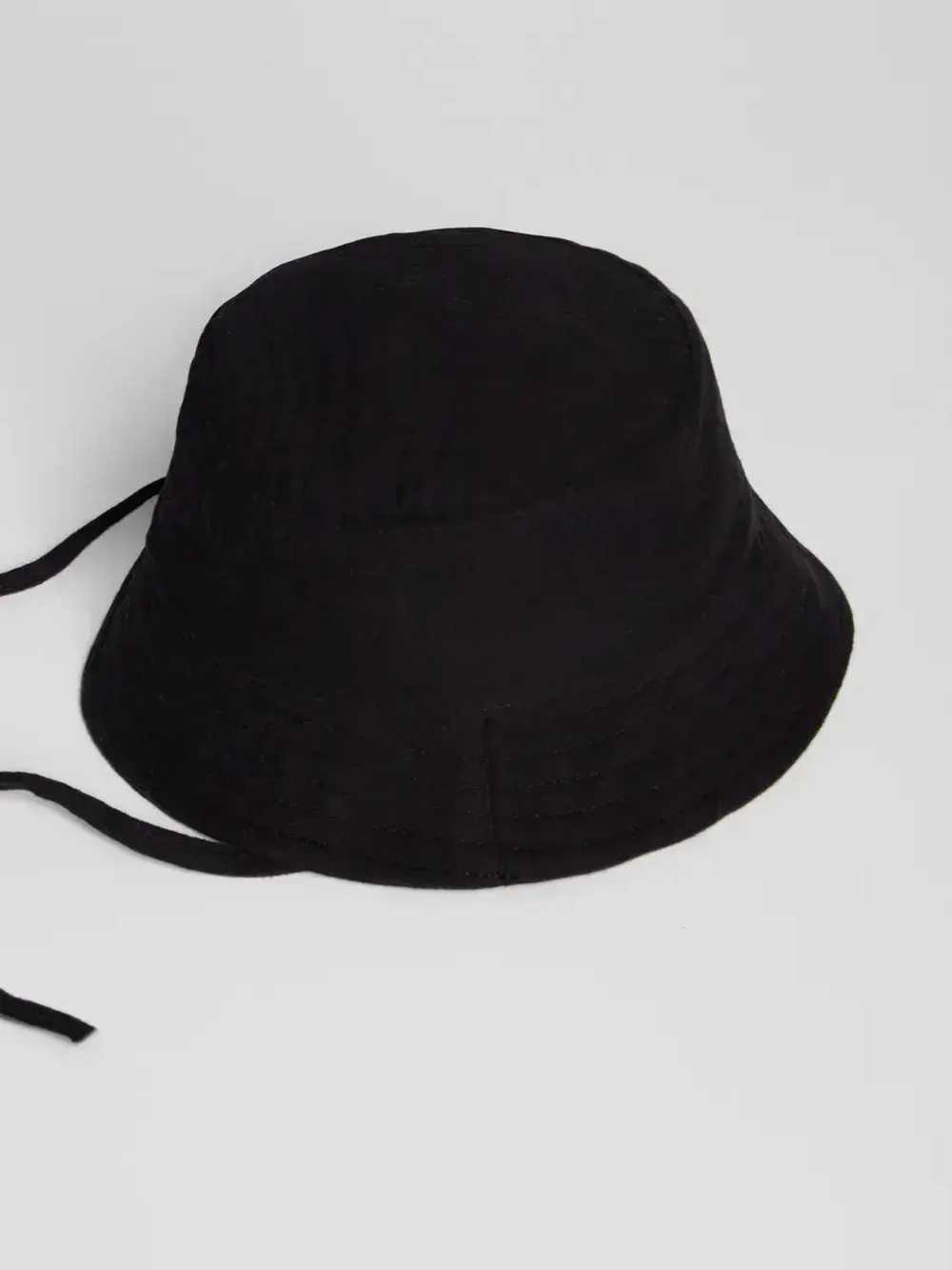 Черная детская панама на лето с завязками