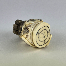 Статуэтка нэцкэ Бэндзайтэн (Бэнтэн) с волшебным музыкальным инструметом