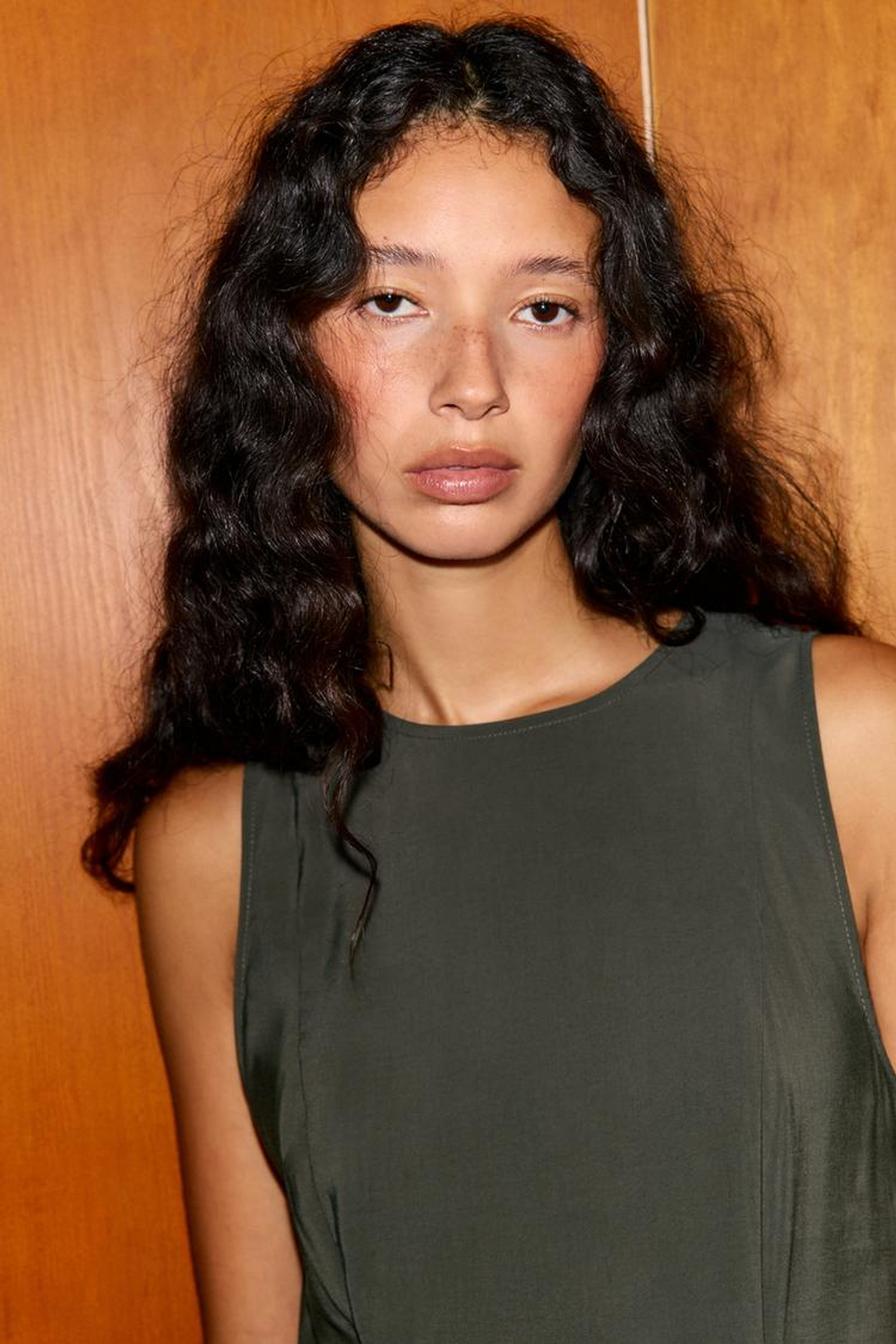 ZARA СВОБОДНОЕ ПЛАТЬЕ МИДИ, НЕФТЯНОЙ