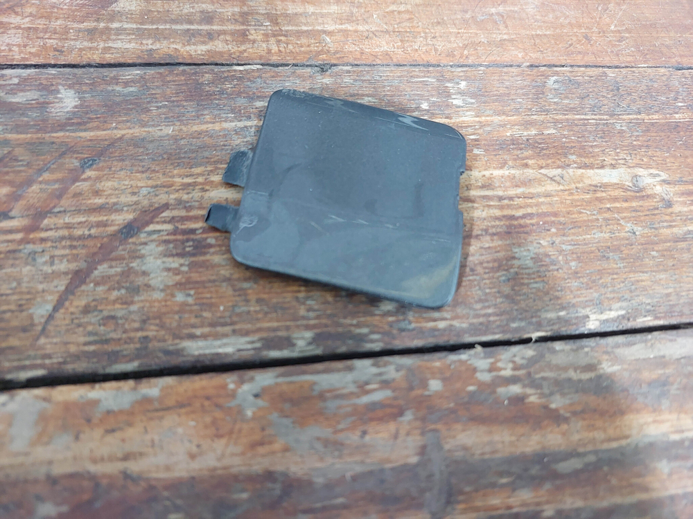 Заглушка буксировочного крюка Mazda CX-5 2 (KF) 17-21 Б/У Оригинал KB8A50EK1