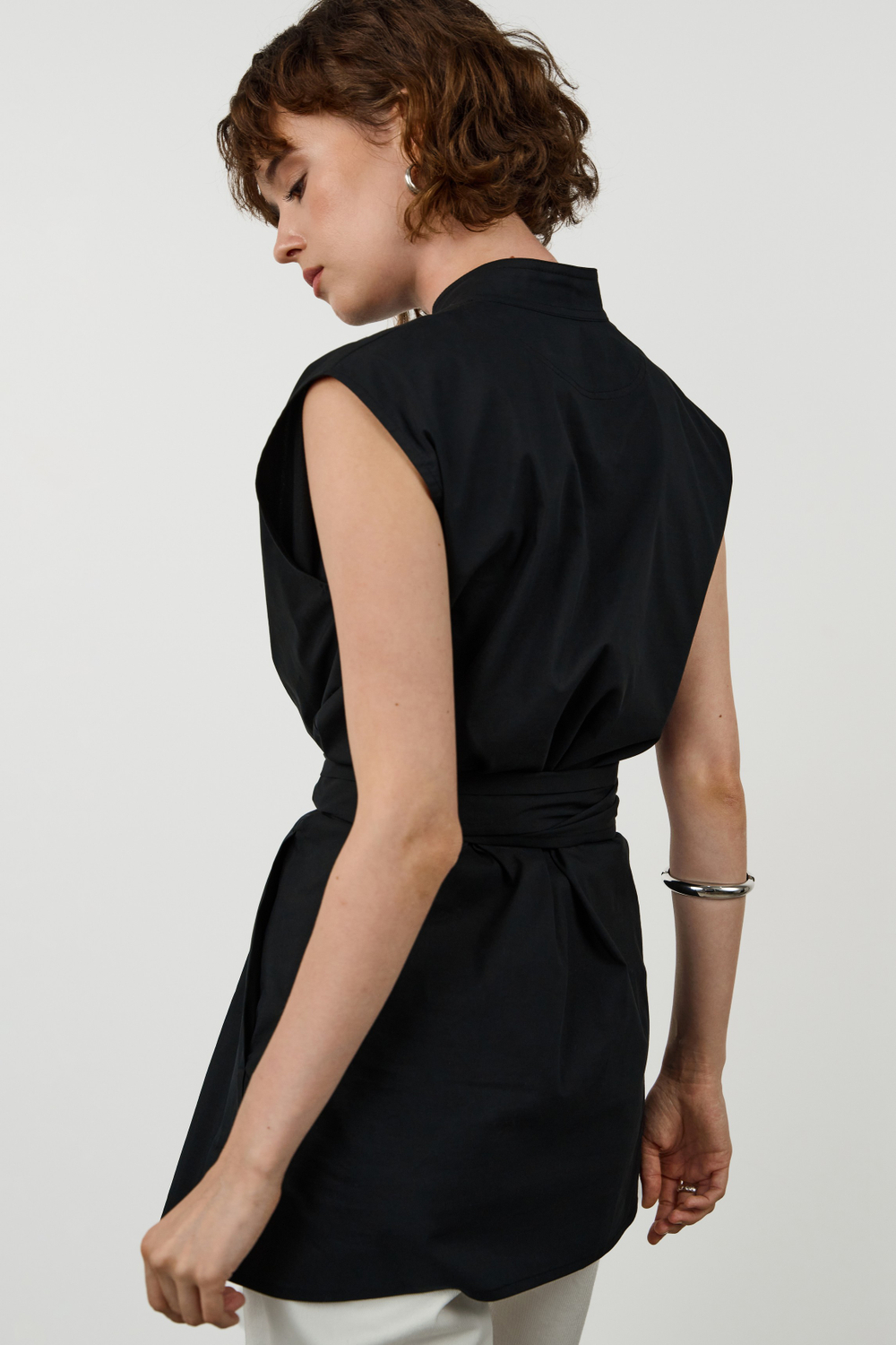 Блуза с драпировкой и поясом