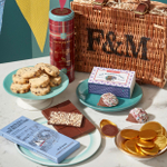Fortnum&Mason Подарочная корзина с печеньем The Little Treasures Hamper