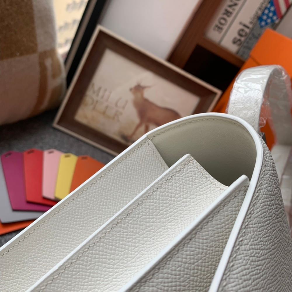Hermes Constance 23
