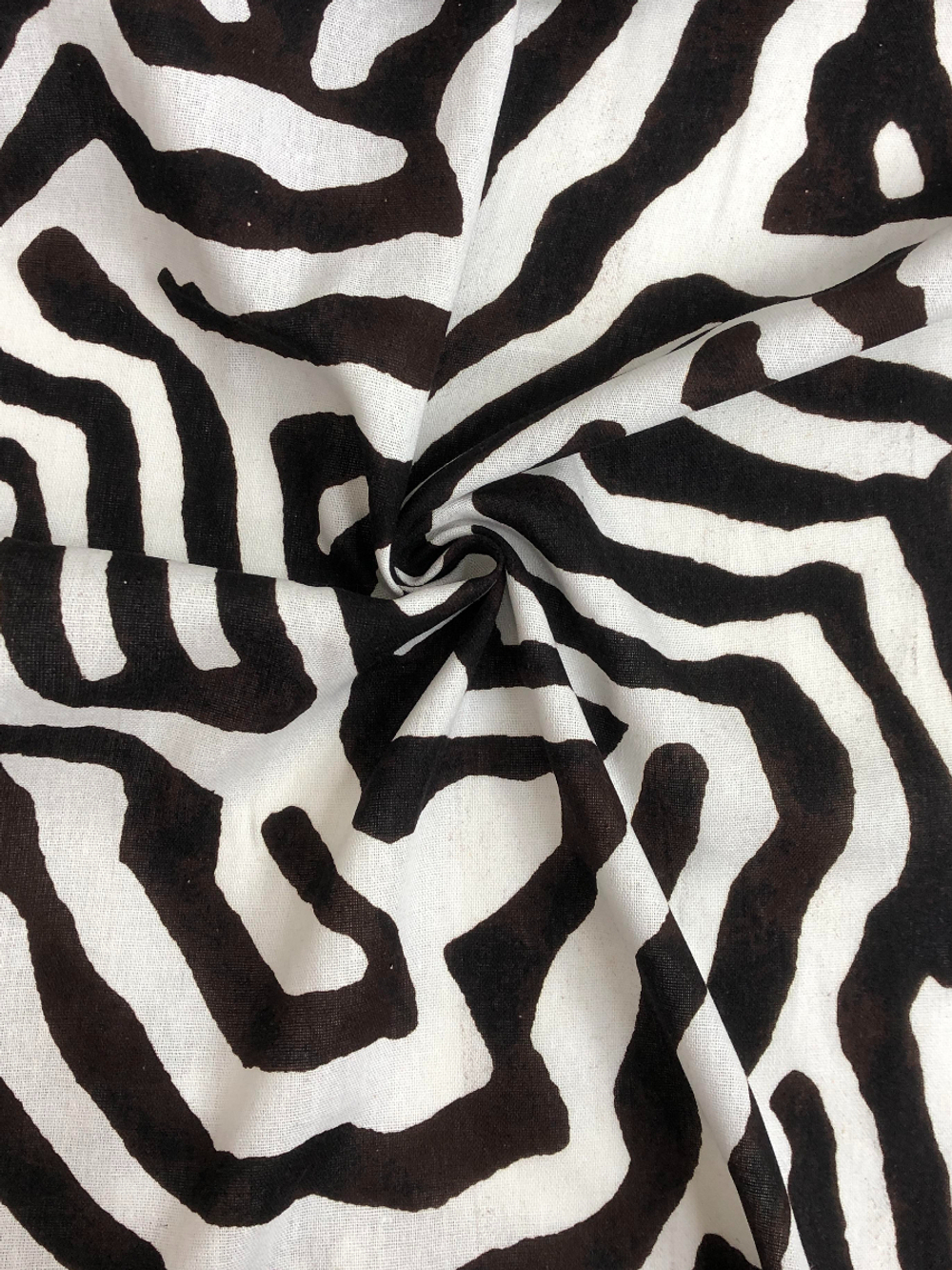 Плательная лен принт зебра коричневая на молочном BST3482