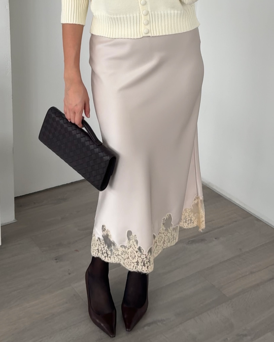 Юбка атласная с кружевом