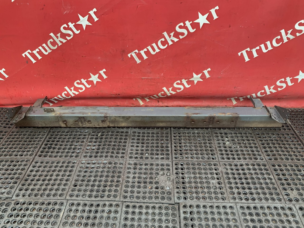 Усилитель переднего бампера