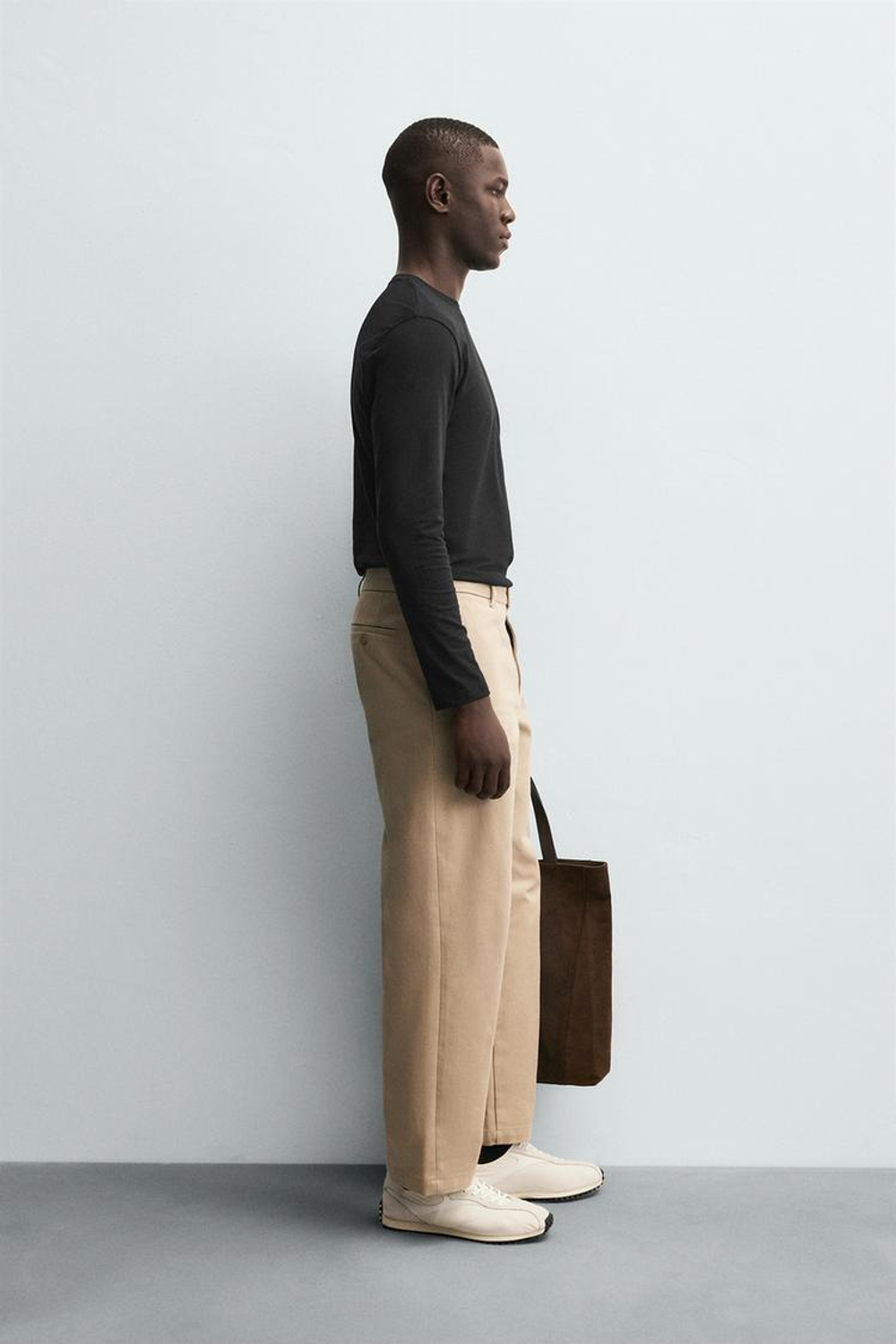 ZARA БАЗОВАЯ ФУТБОЛКА SLIM FIT, ЧЕРНЫЙ