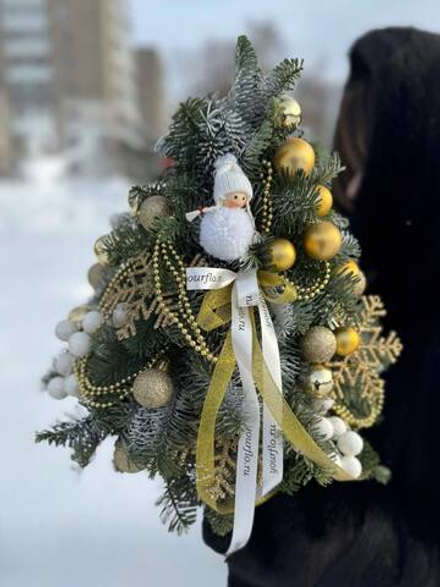 Елочка с золотым декором