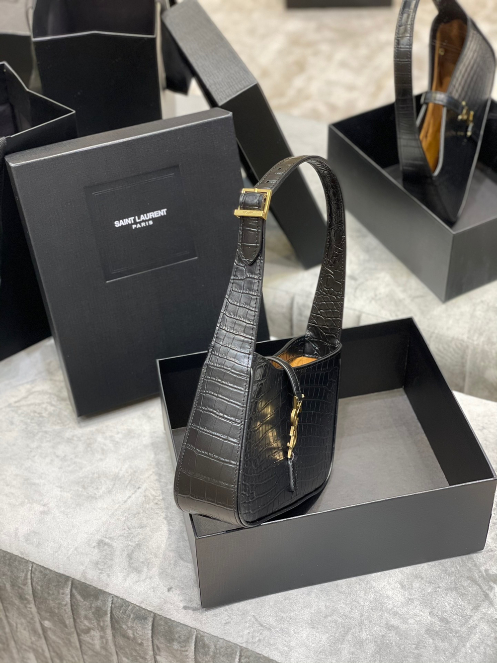 Saint Laurent Le 5 à 7 Hobo Bag