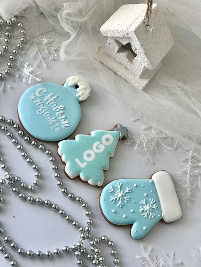 Набор пряников - варежка, шар, елочка. С логотипом.