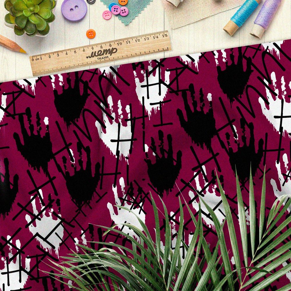 Ткань атлас белые и чёрные отпечатки ладоней на бордовом фоне