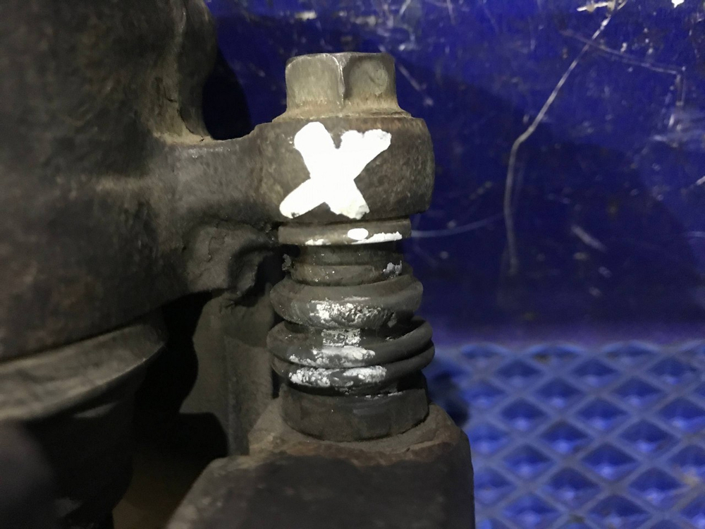 Суппорт тормозной передний правый NISSAN R’NESSA 1999