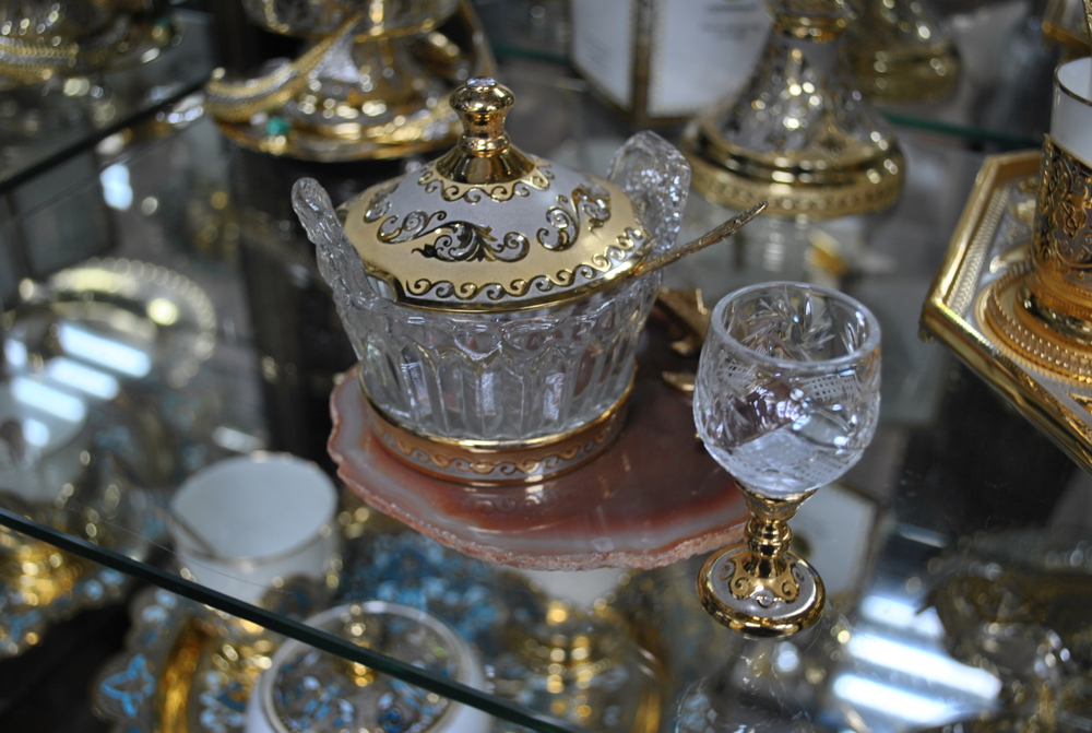 Икорница "Осетринка" с крышечкой на агате с рюмочкой