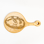 Деревянная разделочная доска из древесины сибирского кедра для хлеба с гравировкой RD46