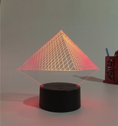 Светильник ночник «3D-Пирамида» на пластиковой подставке, с включателем USB