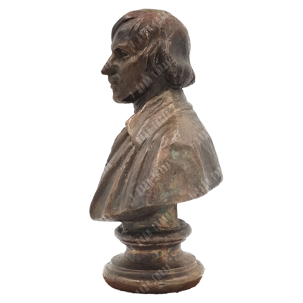Динес Ю. С. Бюст Н. В. Гоголя. Бронза, литьё. 1955 г.