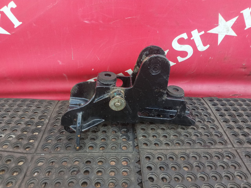 Кронштейн торсиона кабины правый 2023г.