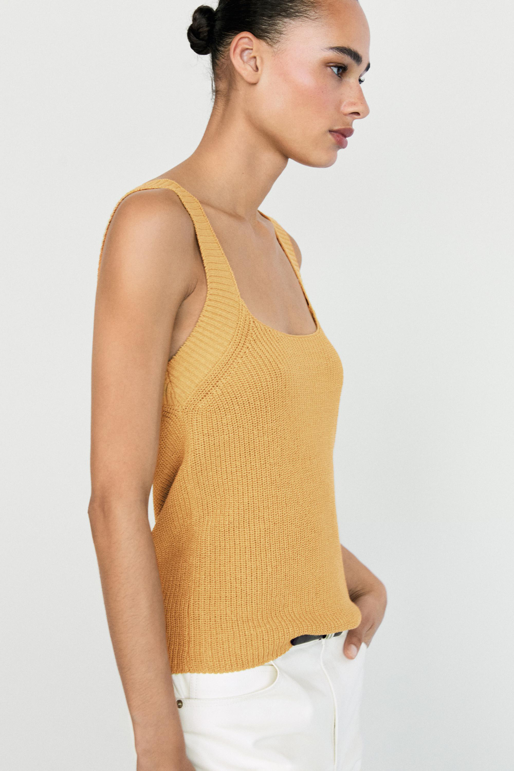 Massimo Dutti Топ из трикотажа в рубчик на бретелях, горчично-желтый
