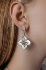 Серьги "TRUE FLOWERS" динамичные с перламутром в серебре