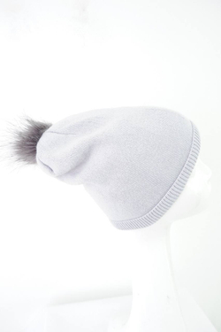 Шапка светлая с помпоном